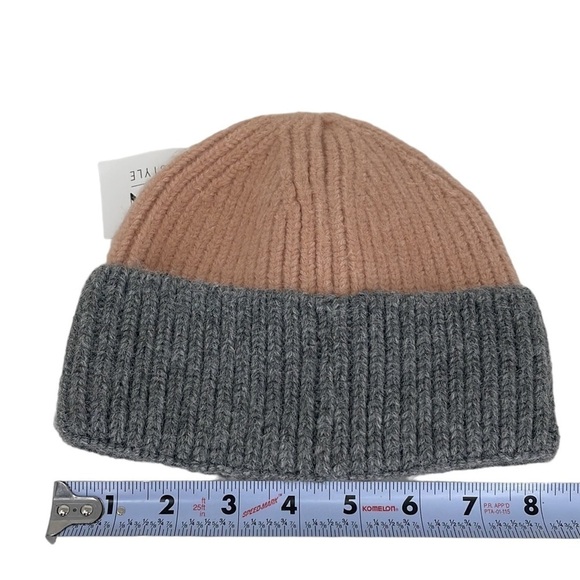 Styline Two Tone Blush Grey Beanie Knit One Size - Picture 8 of 15